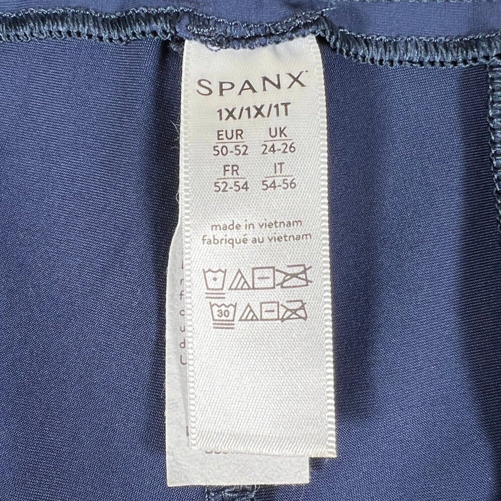 Spanx Women’s Sunshine Navy Relaxed Fit Quick Drying Athletic Shorts Size 1X - Picture 4 of 9